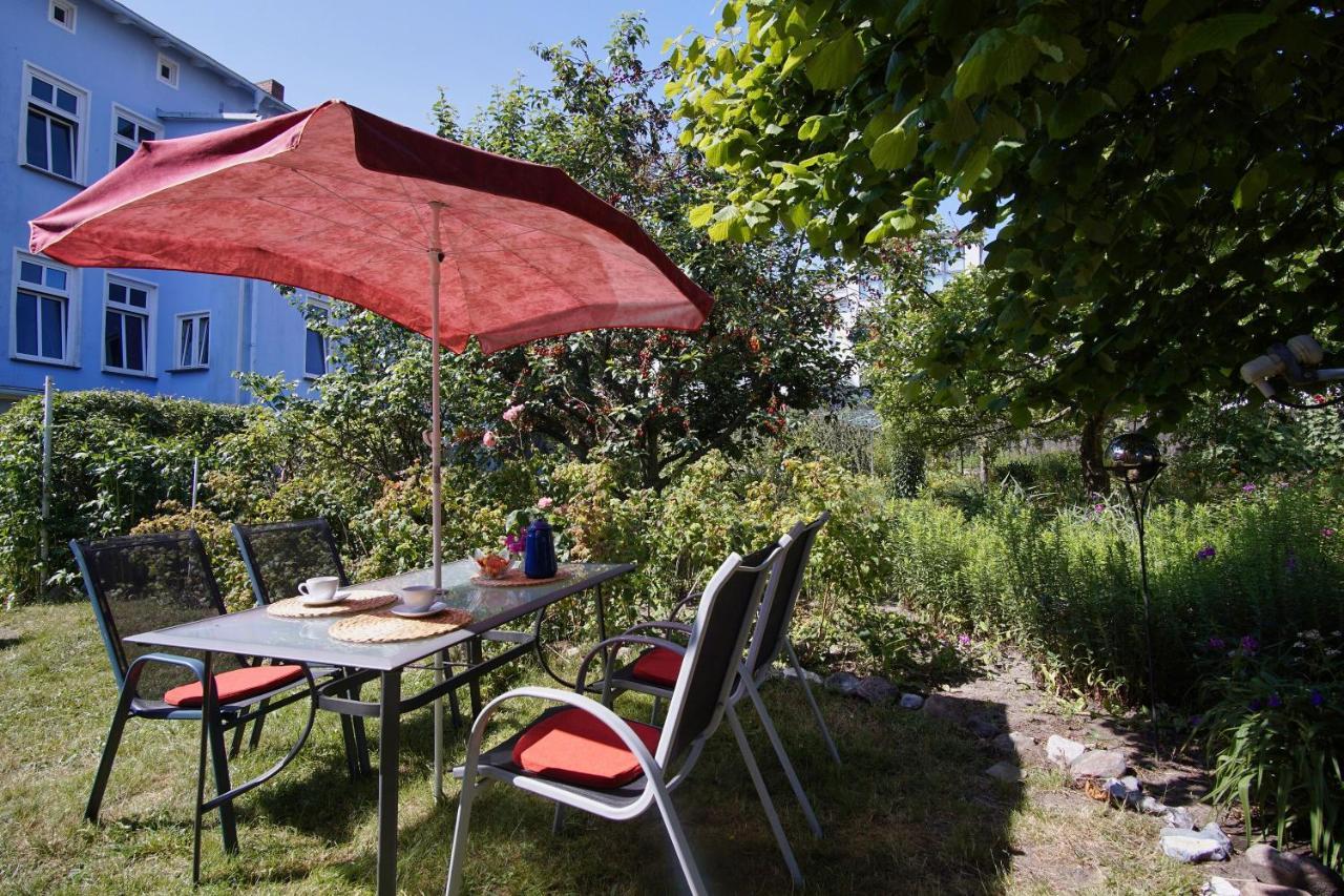 Zentral Aber Ruhig, Terrasse Mit Viel Gruen - Strandnahes Ferienhaus Luki Goehren  Dış mekan fotoğraf