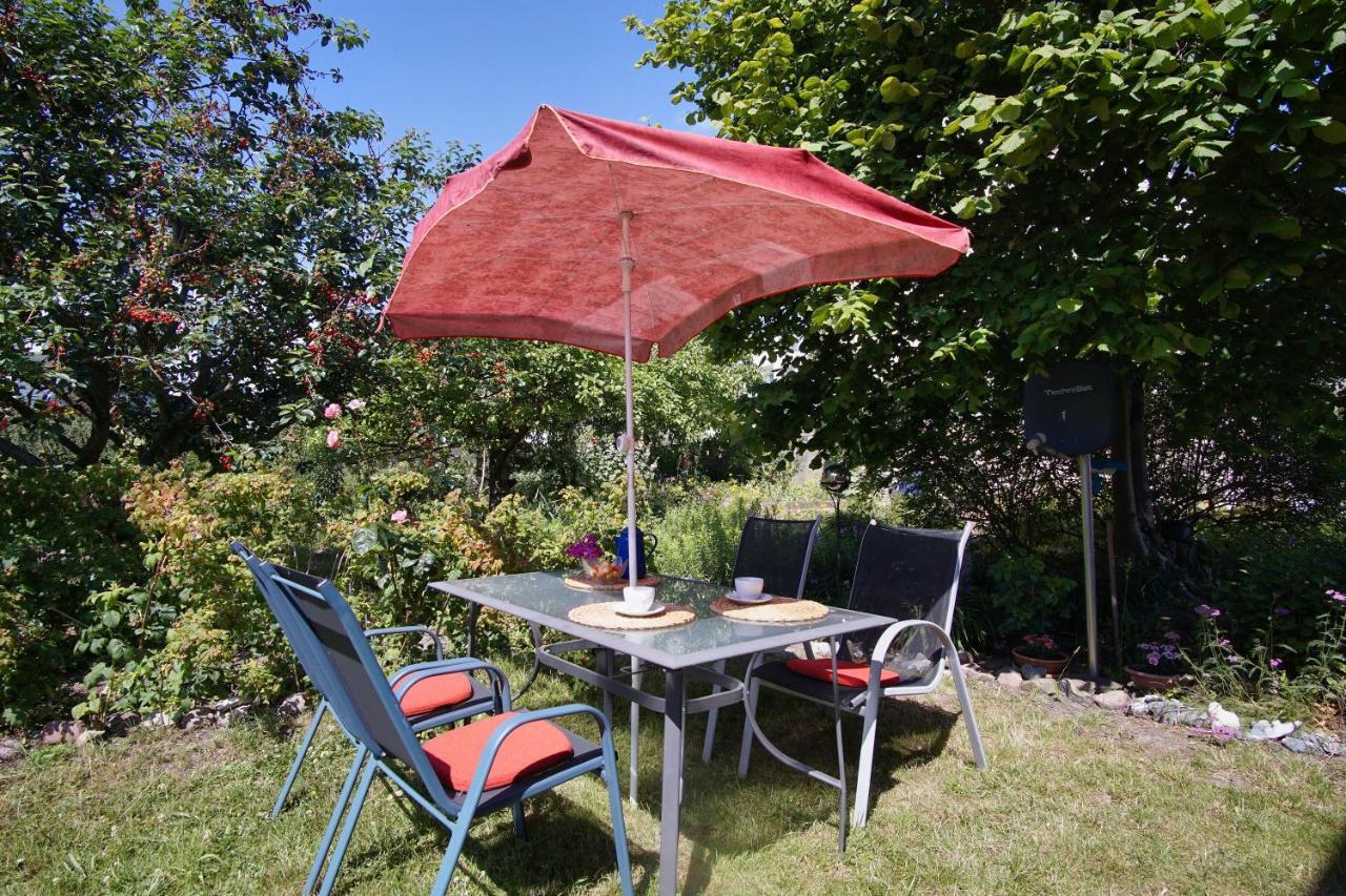 Zentral Aber Ruhig, Terrasse Mit Viel Gruen - Strandnahes Ferienhaus Luki Goehren  Dış mekan fotoğraf