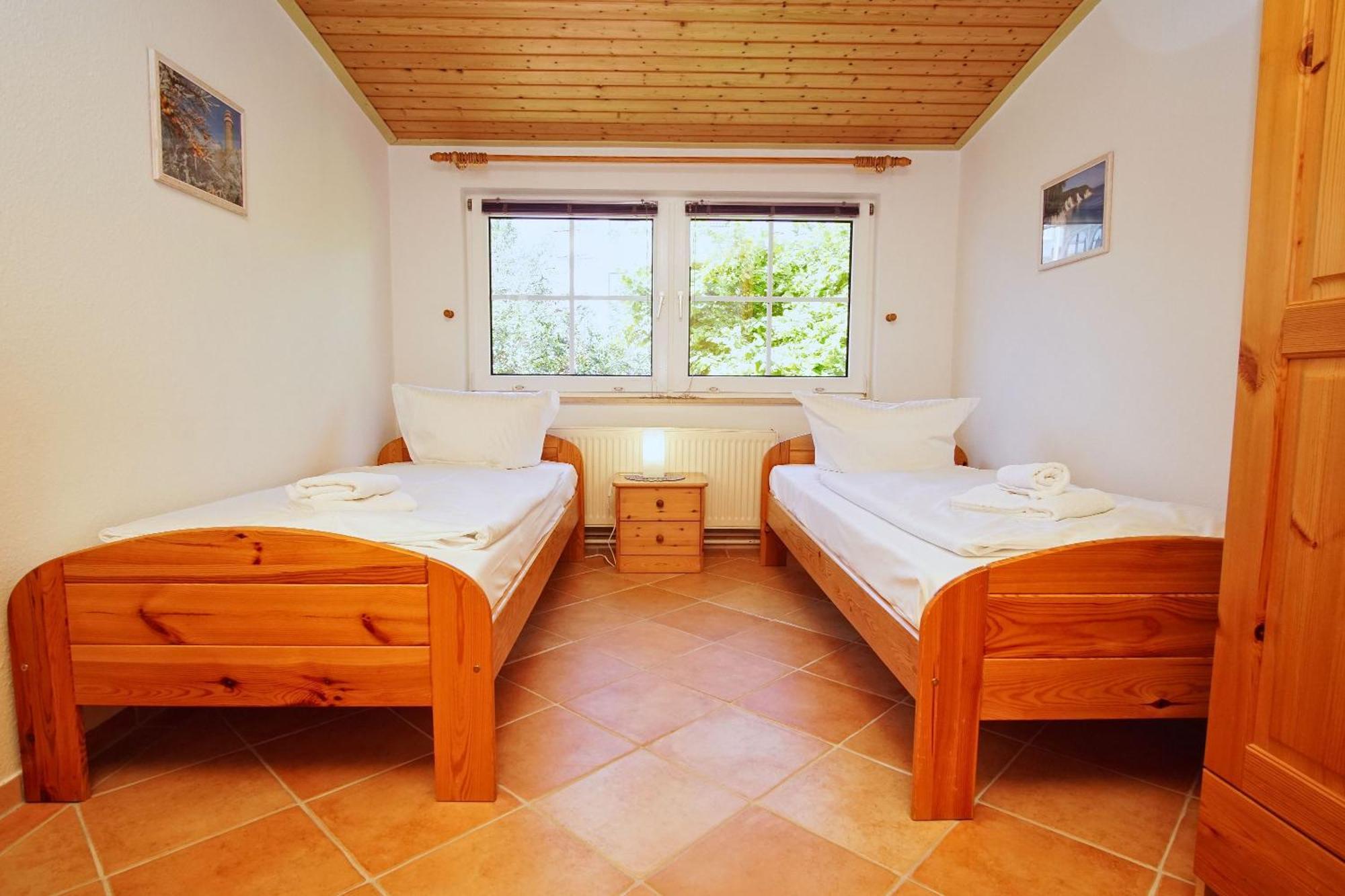 Zentral Aber Ruhig, Terrasse Mit Viel Gruen - Strandnahes Ferienhaus Luki Goehren  Dış mekan fotoğraf